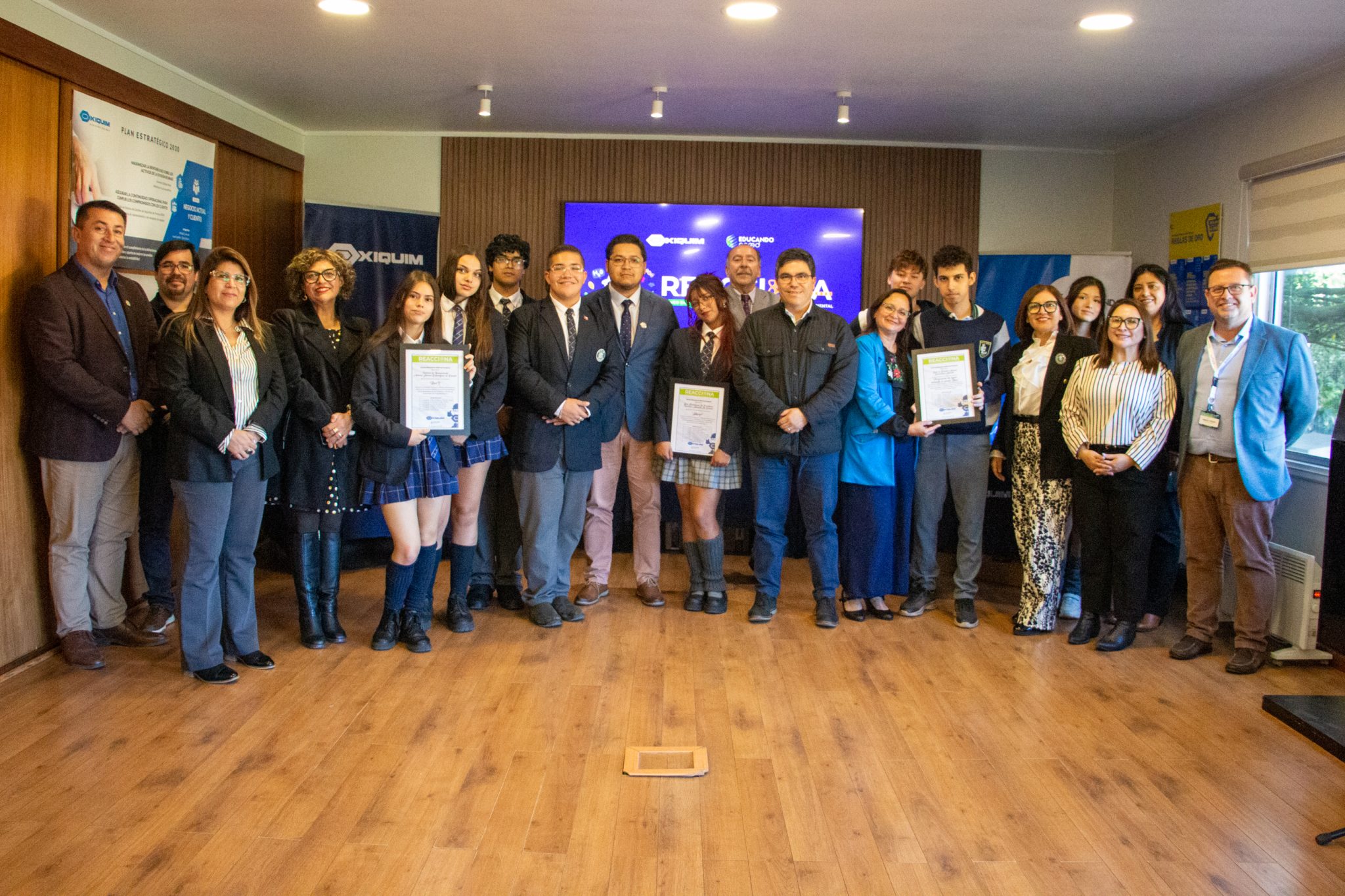 Cierre dorado para “Reacciona 2025”: Establecimientos de Coronel reciben equipamiento tecnológico para la sostenibilidad